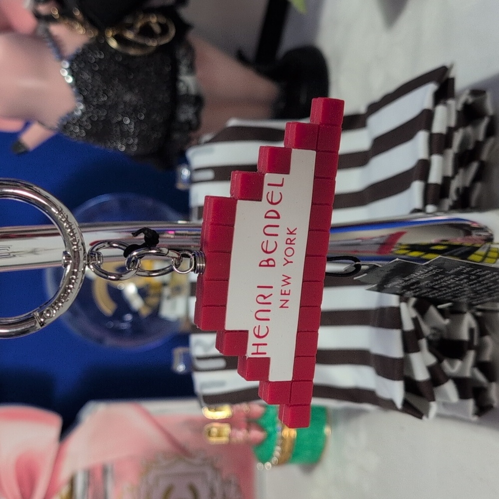 Henri Bendel X Murakami Keyring/ Bag Charm - RARE- Limited Edition - Picture 4 of 5